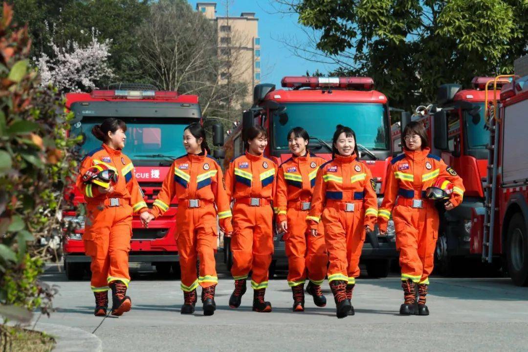 济源消防救援队伍里不可或缺的"她力量"_火焰_女性_芳华