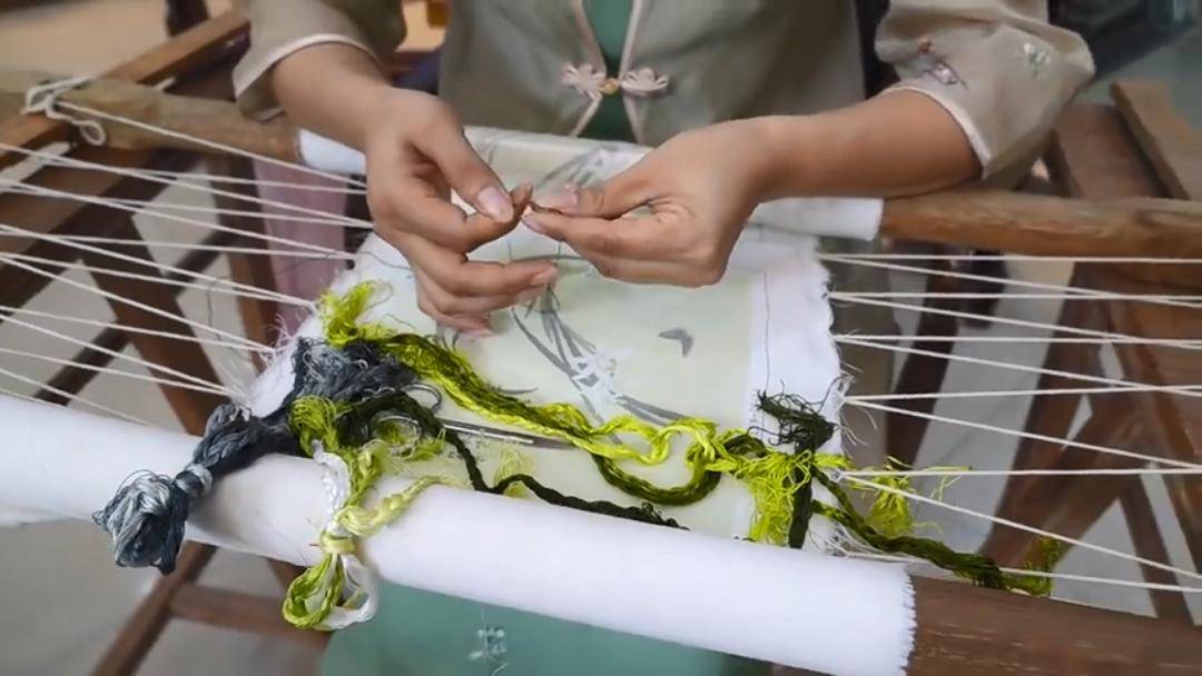 而产生的另外一种绣法与西方油画的艺术色彩相结合传统四大名绣的针法