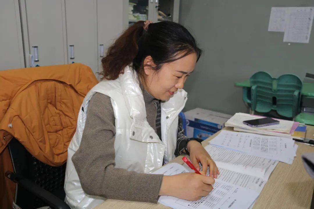 happywomens dayhappywomens day祝愿大家节日快乐沙湾一中的老师们