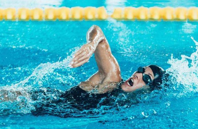 自由泳除了高肘移臂,还有三个要点_技术动作_手臂_游泳