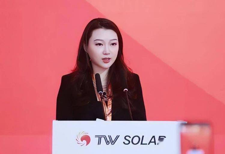 中国最年轻的女董事长图片