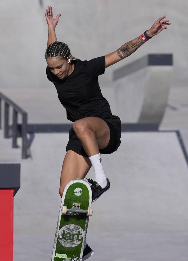 蕾莎·莱亚尔(巴西,滑板运动员;16岁)目前,国际攀岩联合会主办的最高