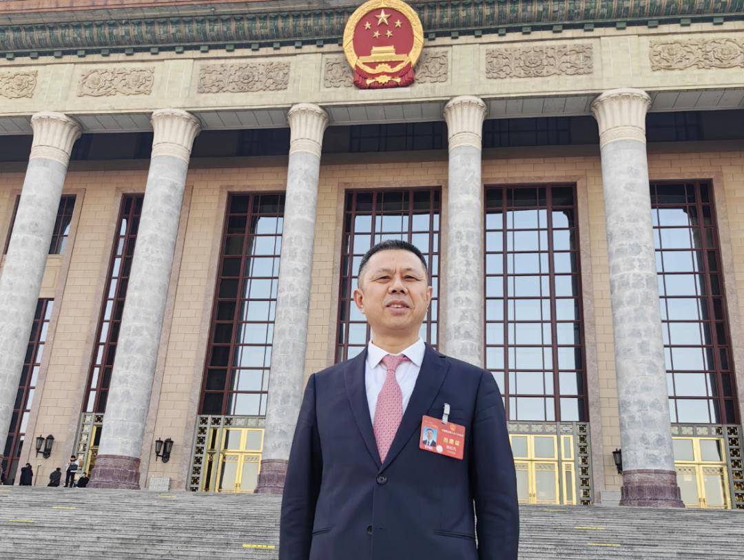 今年全国两会,全国人大代表,天合光能董事长高纪凡带来的多份建议,从