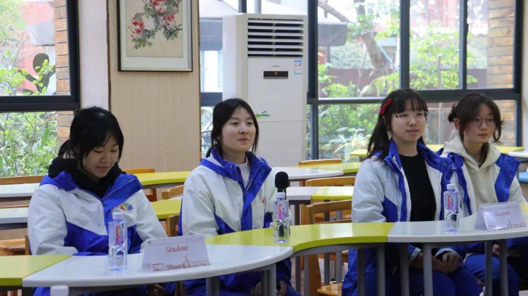 我们希望通过对话世界,拓展教育视野,不断提升教育质量,赋能学生发展