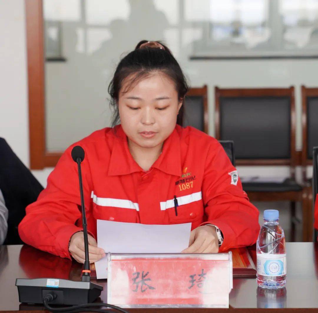 三八红旗手汪雪红     设备部设备与技术员郑平平     催化车间加氢主