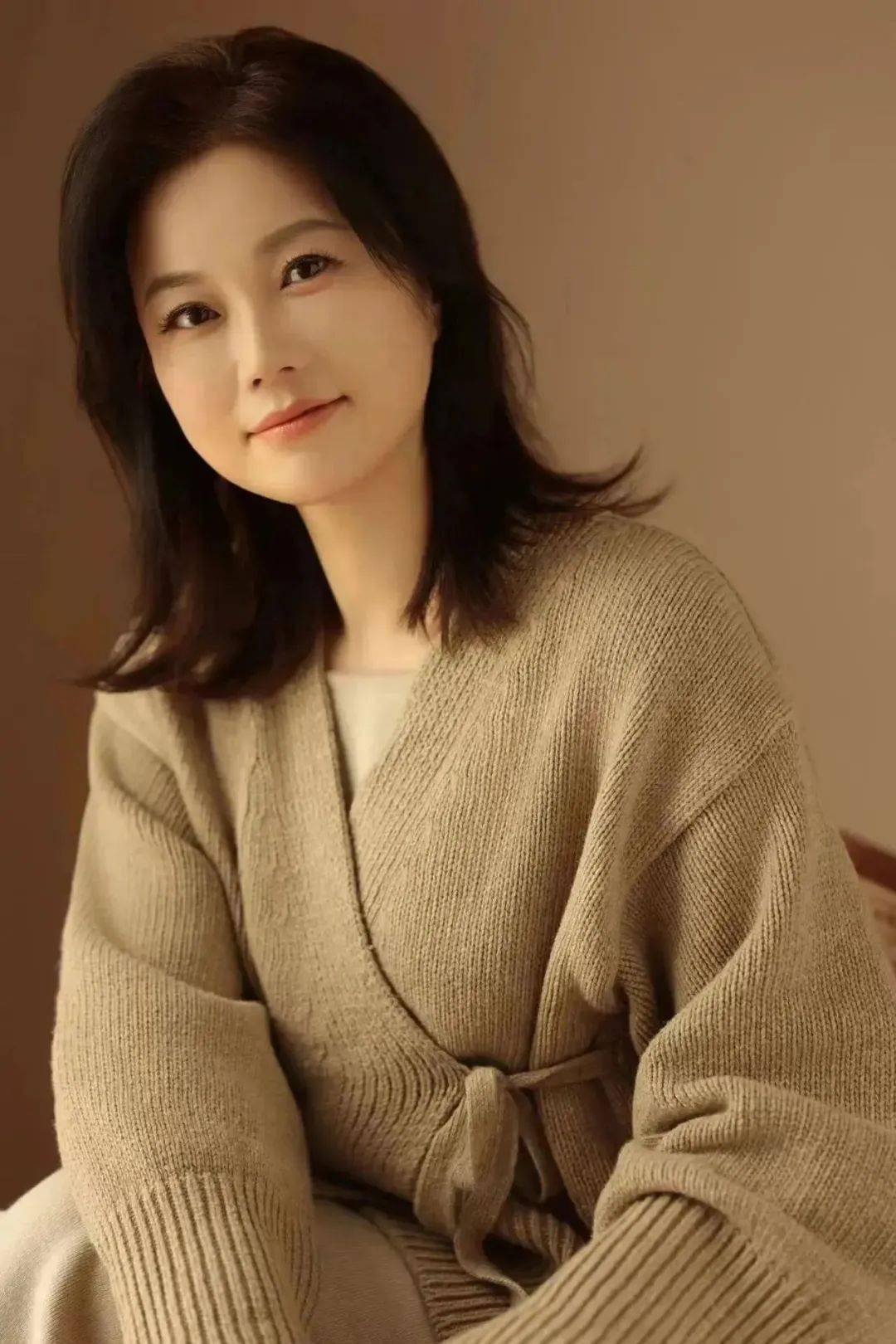 孙舒君简介作为一名音乐教师,孙舒君在教学工作中,严谨治学,因材施教