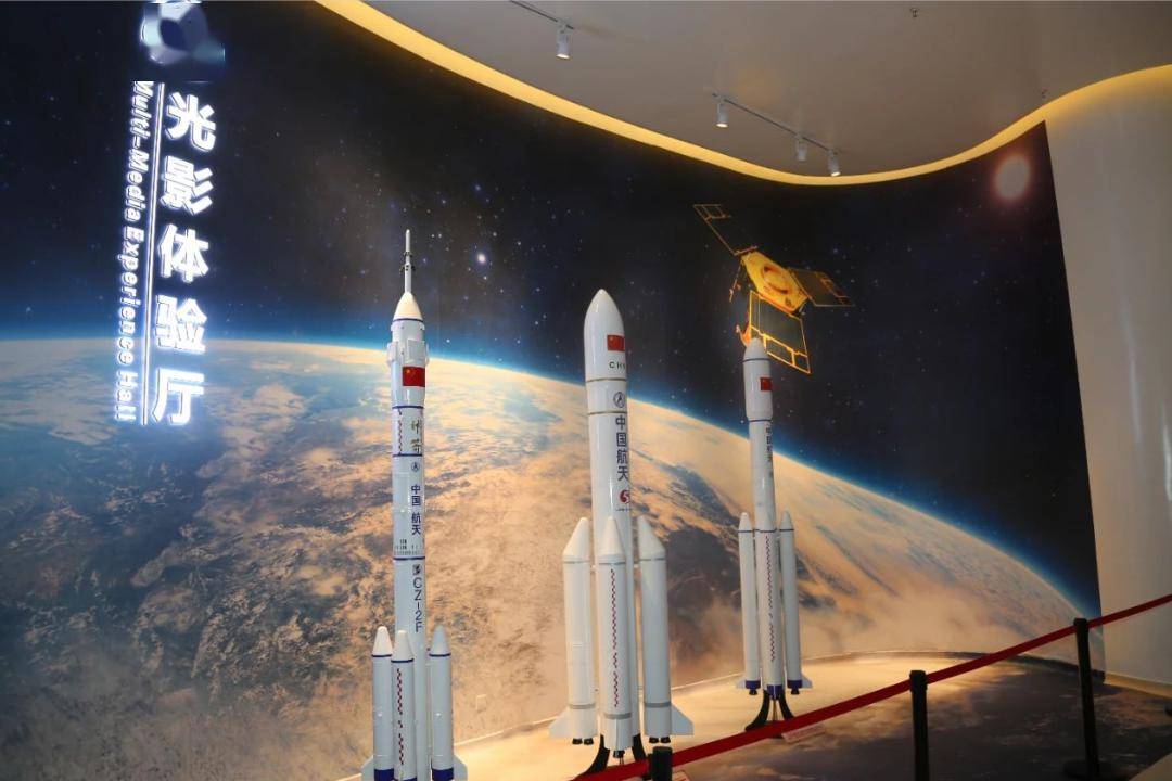 筑梦星辰(长春)航天科教文旅馆则集纳了宇宙图景与航天科技展示1:1等