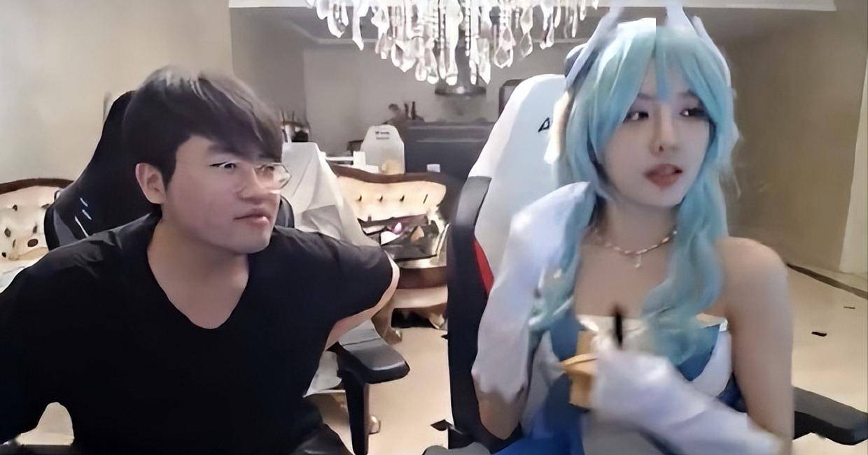 rita做客姿态家上热搜cos索拉卡美哭旁边的肉装艾希被嫌弃了