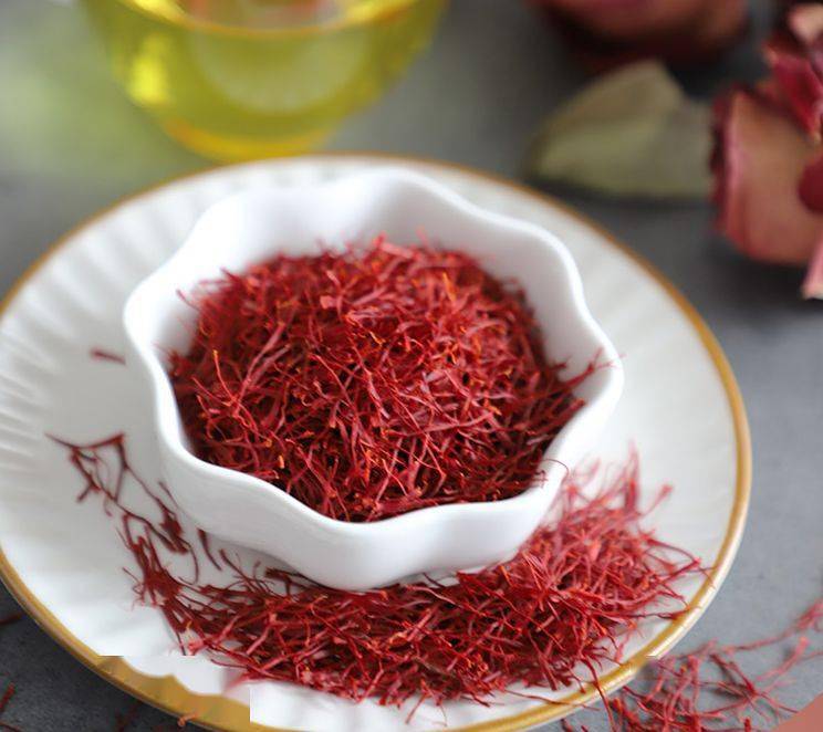 这种花太神奇了!可让女人气血足,月经顺,色斑淡...好处太多了~_藏红花