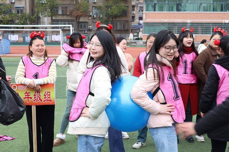 南县城西中学举行2024年庆三八妇女节趣味活动