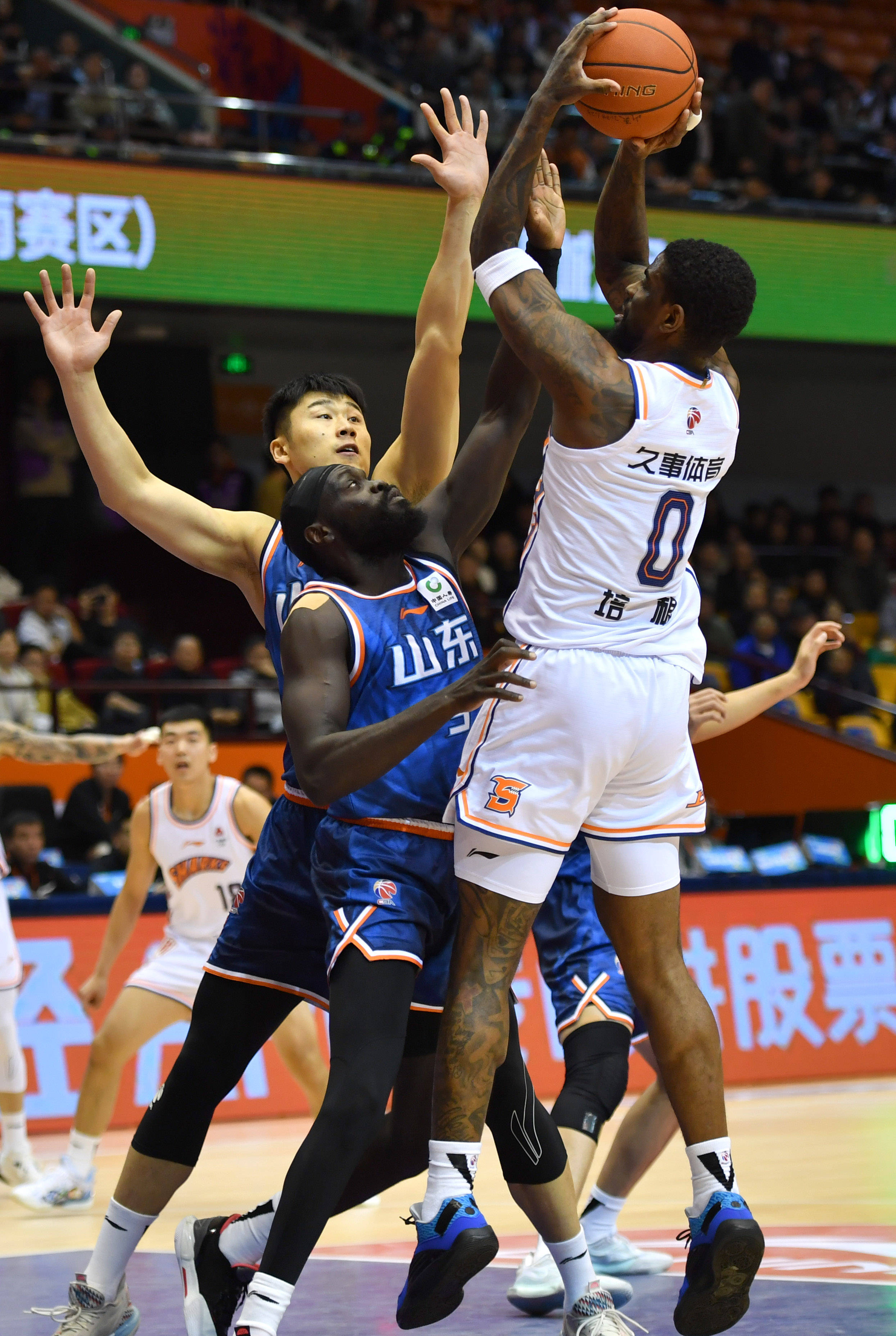 篮球cba常规赛山东高速不敌上海久事