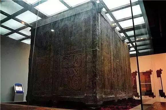 曾侯乙墓外棺这套编钟的铭文,是一部重要的中国古代乐律理论专著.