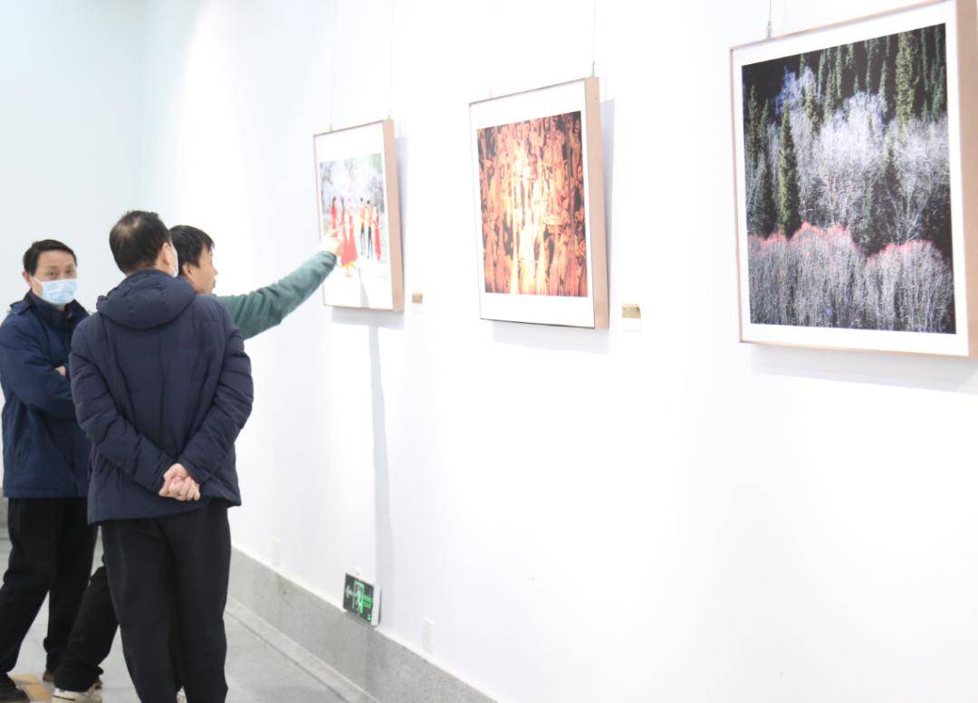 "丝路纪行"———武汉群文摄影采风创作作品展开幕在武汉市群众艺术馆