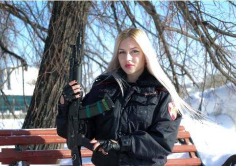 巾帼不让须眉,佩服佩服.有这样的美女保镖如影随形,真幸福!