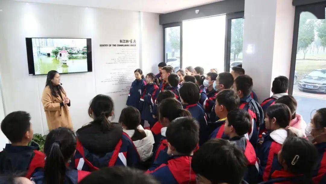 来自中建三局,岱家山科创城等企业,园区近百名女职工参加,活动现场