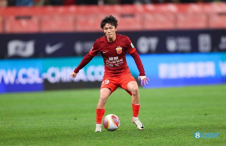 记者:王振澳既有头脑也愿意积极缠斗,就能弥补身体单薄