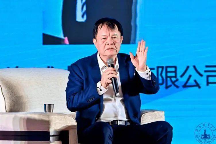 林卫平曾任中国信息产业部研究所工程师,于1993年加入创维,现任创维