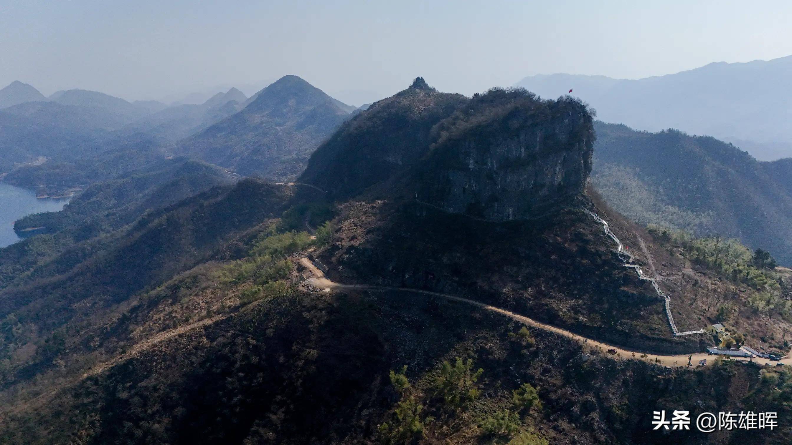 青山棺材山图片