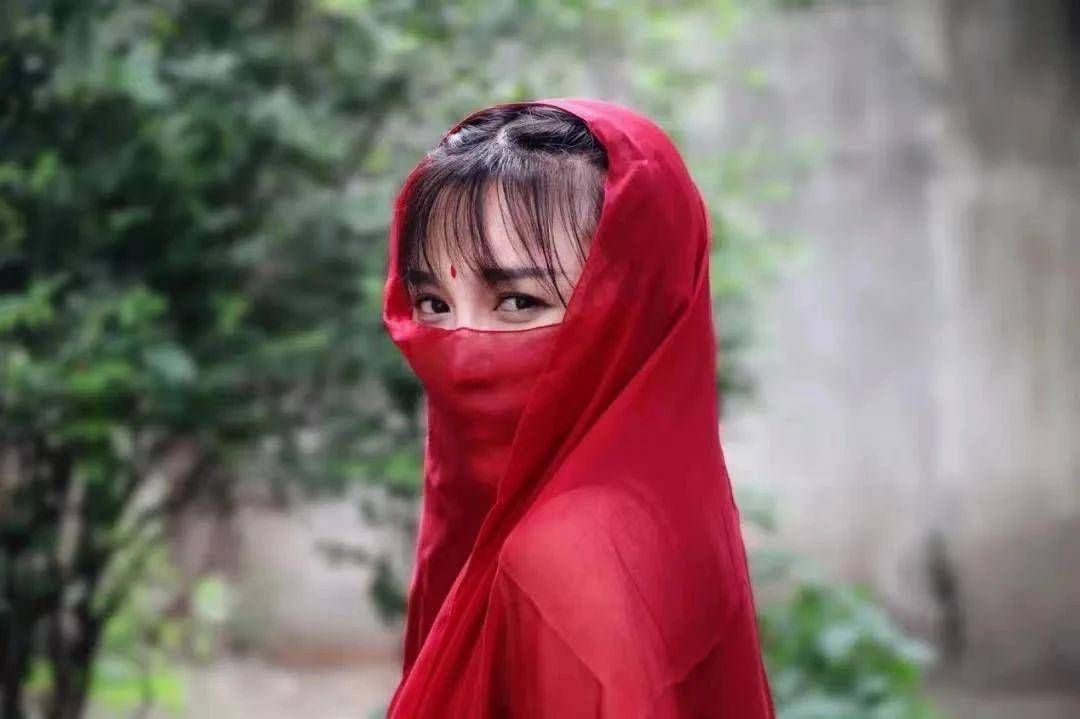 李子柒官宣新身份消失700天回归近照堪比毁容网友唉可惜了