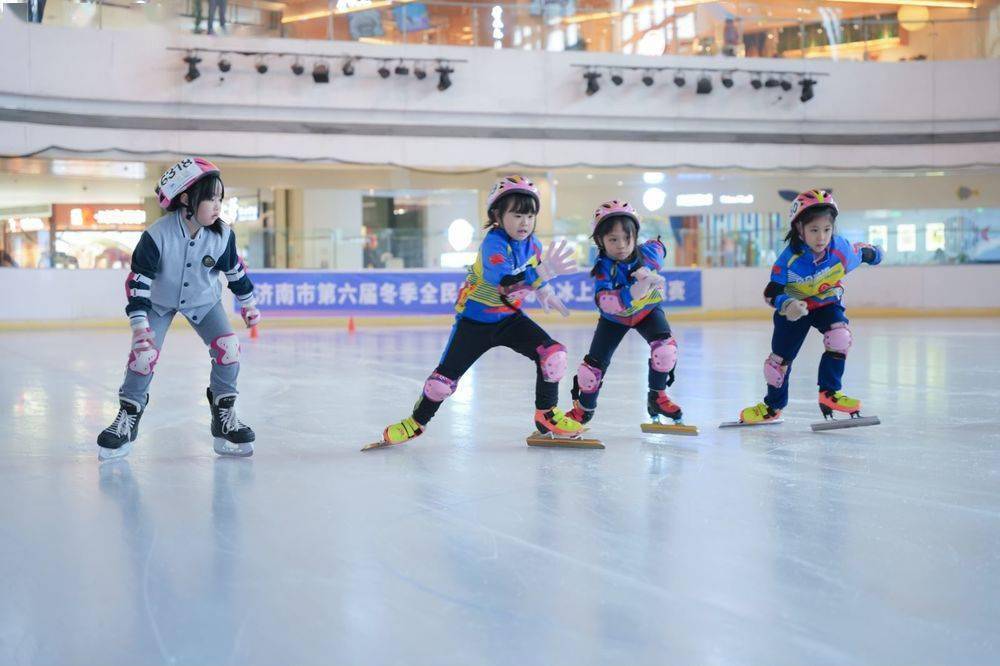 冰雪场上的热辣滚烫济南市第六届冬季全民健身运动会圆满闭幕