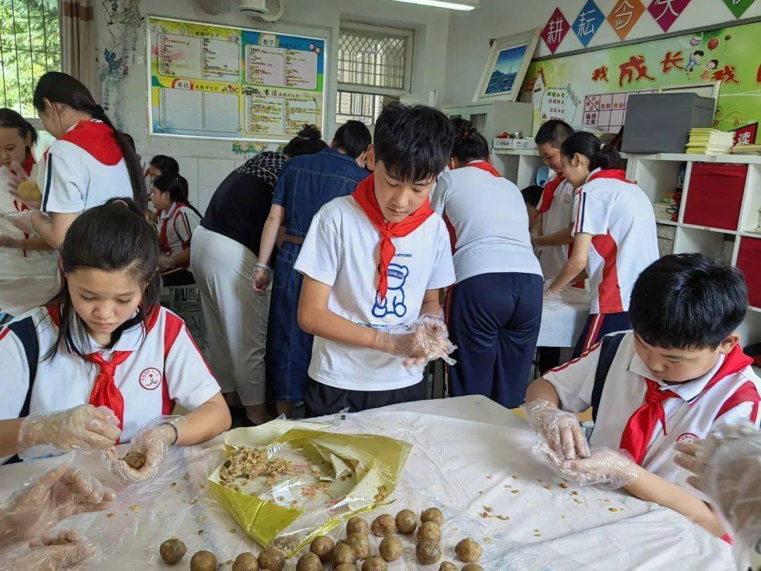 全环境立德树人今晚2000济南市机场小学劳动课遇见扎染开课啦