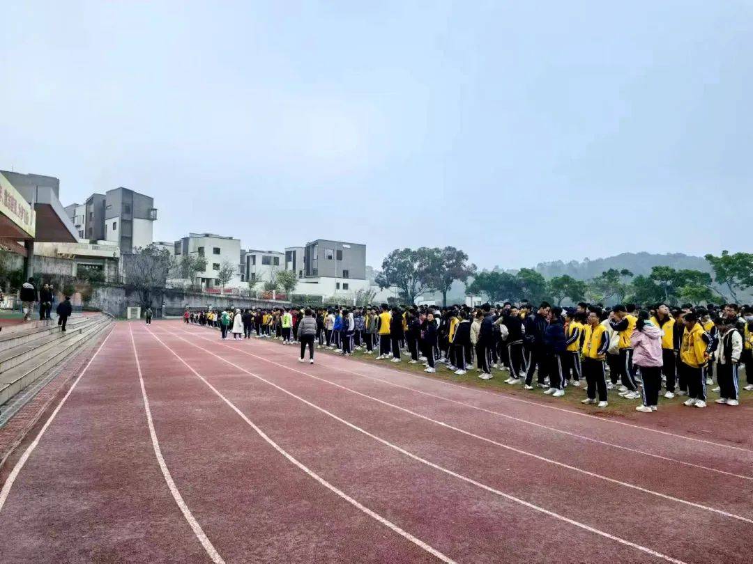 多元育人绿色旗中关注消防生命至上旗峰中学教学区消防安全应急疏散