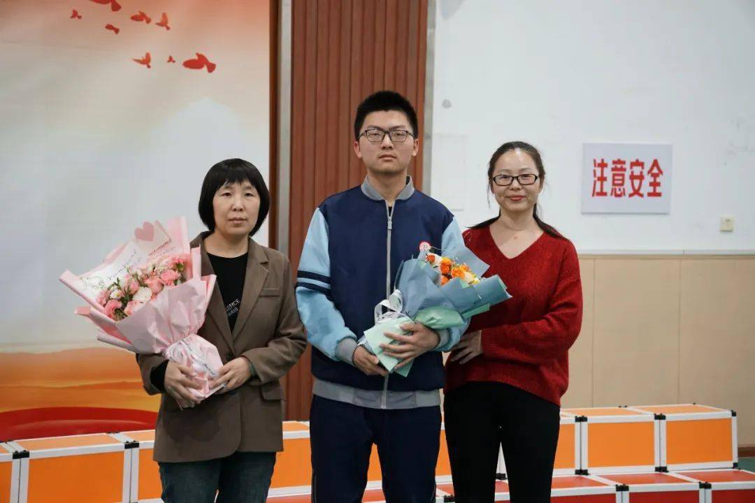 青春勇担使命强国复兴有我天津市第三十二中学举行2024届高三学生十八