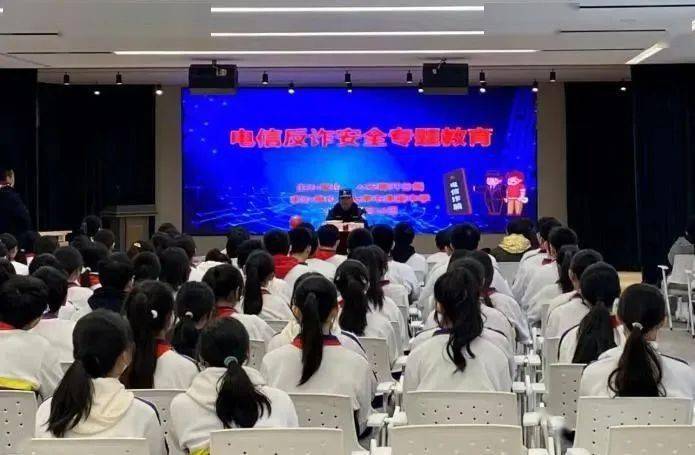 公安南开分局向阳路派出所民警深入津英中学,开展"平安校园"之"电信反