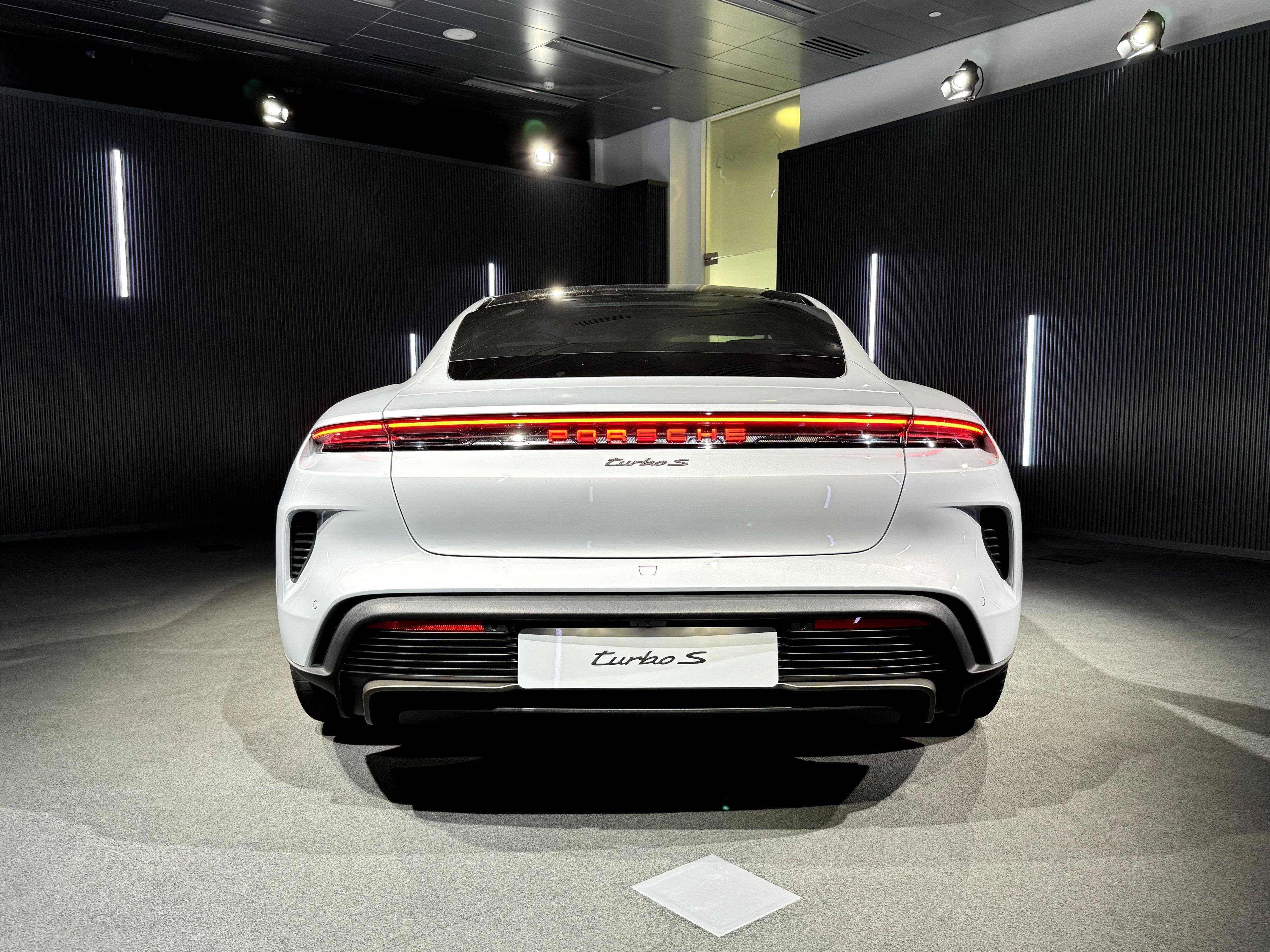 刷新纽北圈速记录 新款保时捷taycan家族发布