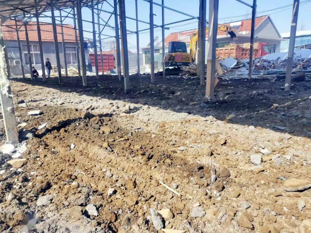 平度南村保护耕地出重拳铁腕执法拆违建