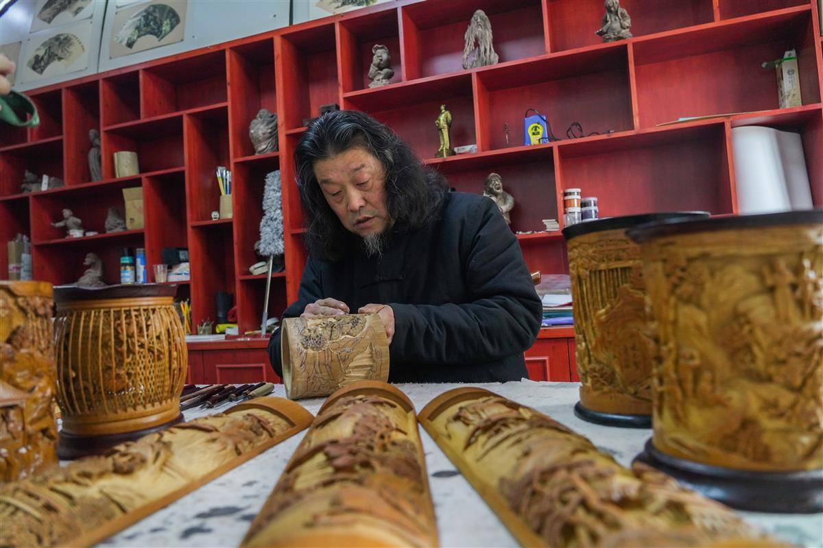 他用一把刻刀,与竹共舞数十年_竹雕_竹子_雕刻