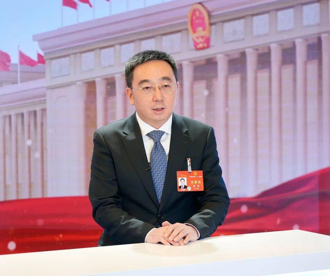 全国人大代表四川省广元市市长董里年轻城市与城市青年的共同成长