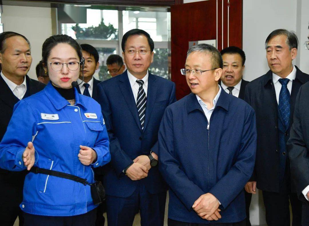 中国石油股份公司总地质师科技管理部总经理江同文到宝石钢管公司调研