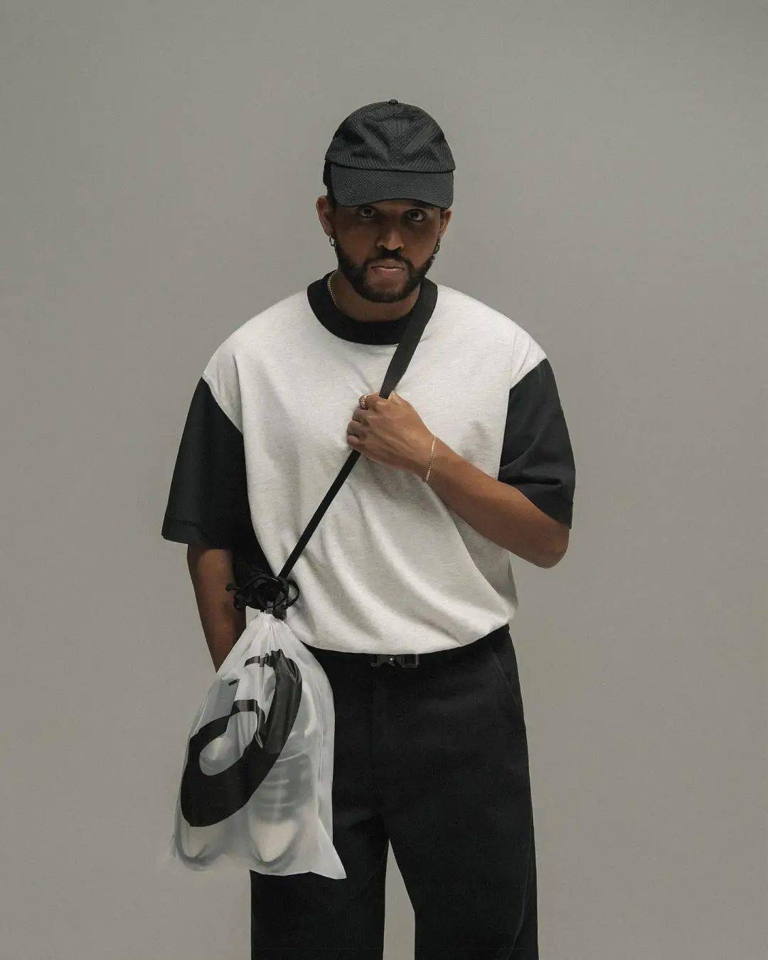 yeezy全新gosha周边还是20美元