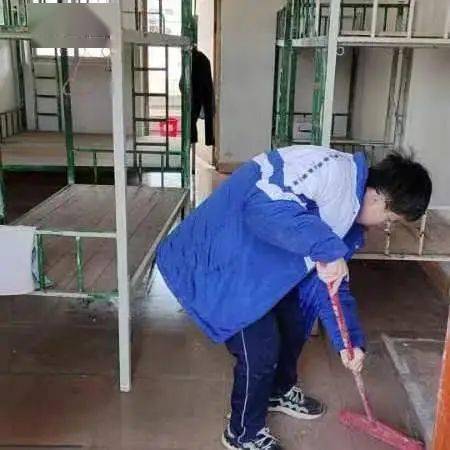 藤县藤州中学校园升级大改造学生宿舍换新颜