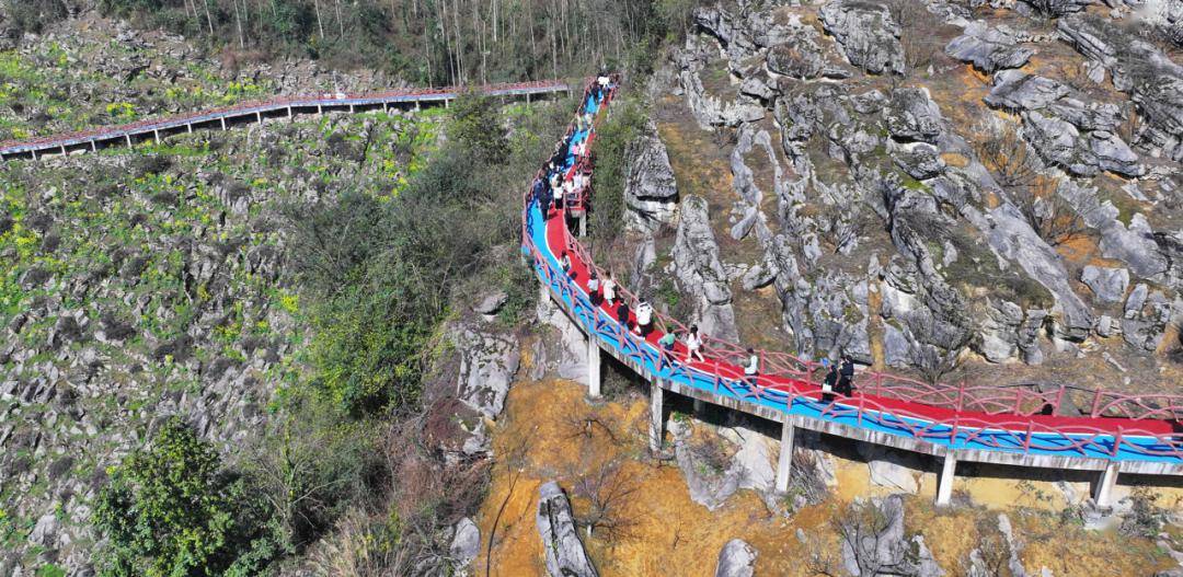 筠连春风村新增两条登山游步道_山庄_广场_花海