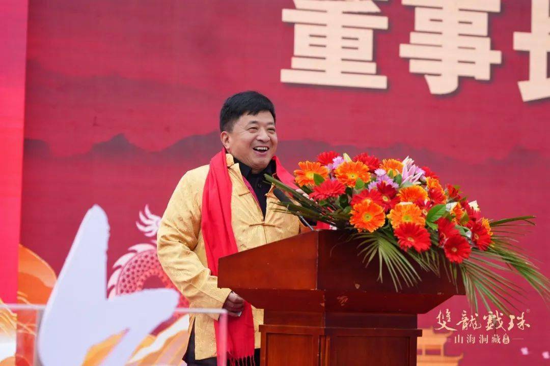 福建双龙戏珠酒业有限公司董事长黄德锋发表欢迎致辞时表示,"我们在此