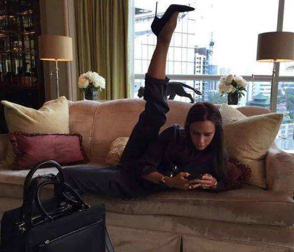 贝嫂拄拐,大s白发,流量风向变了?