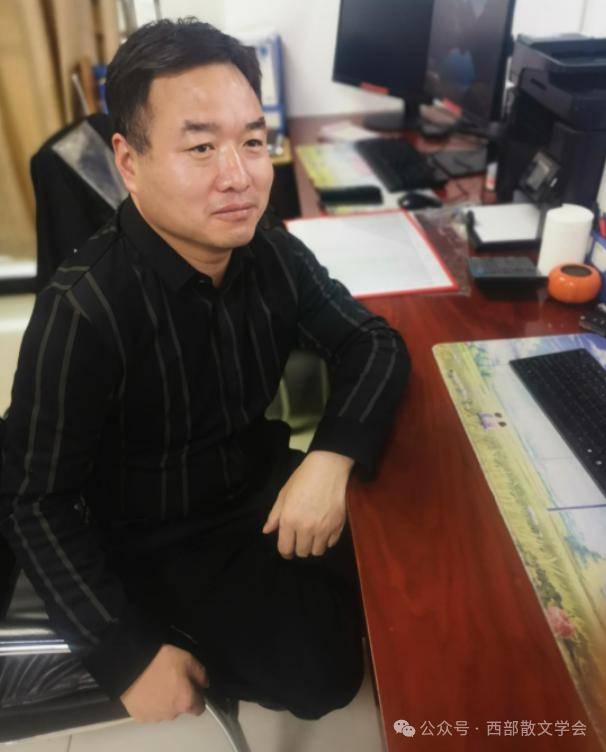 作者简介:刘红军 陕西大荔县官池镇人,神东作协会员.