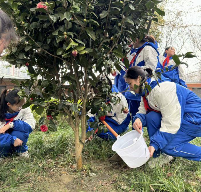 为绿充植——成都七中万达学校开展植树节种植活动