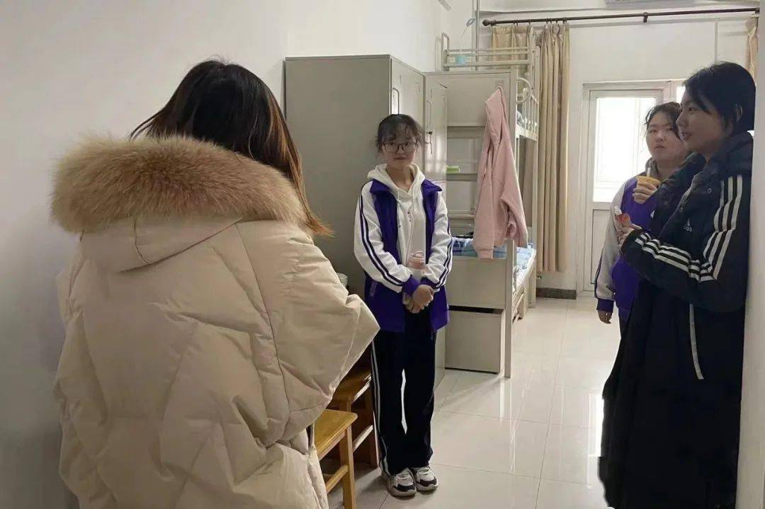 宿舍是小家,关系你我他:杨村一中开展班主任进宿舍行动