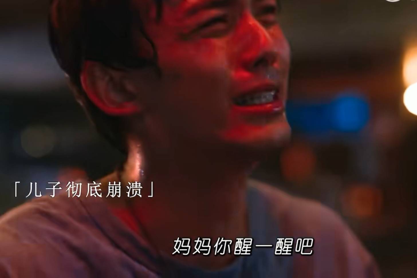而当在传销组织里的时候,一副行尸走肉的表情毫无血色可言,眼神里黯淡
