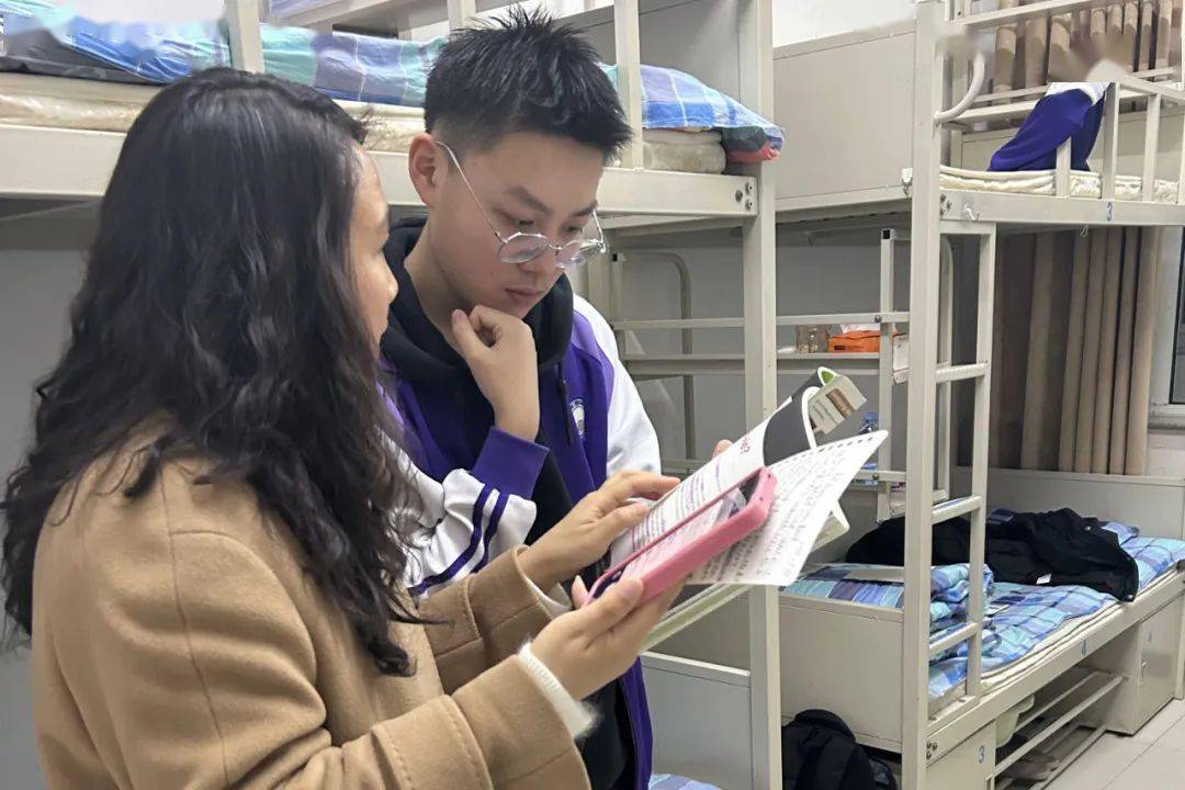 宿舍是小家,关系你我他:杨村一中开展班主任进宿舍行动