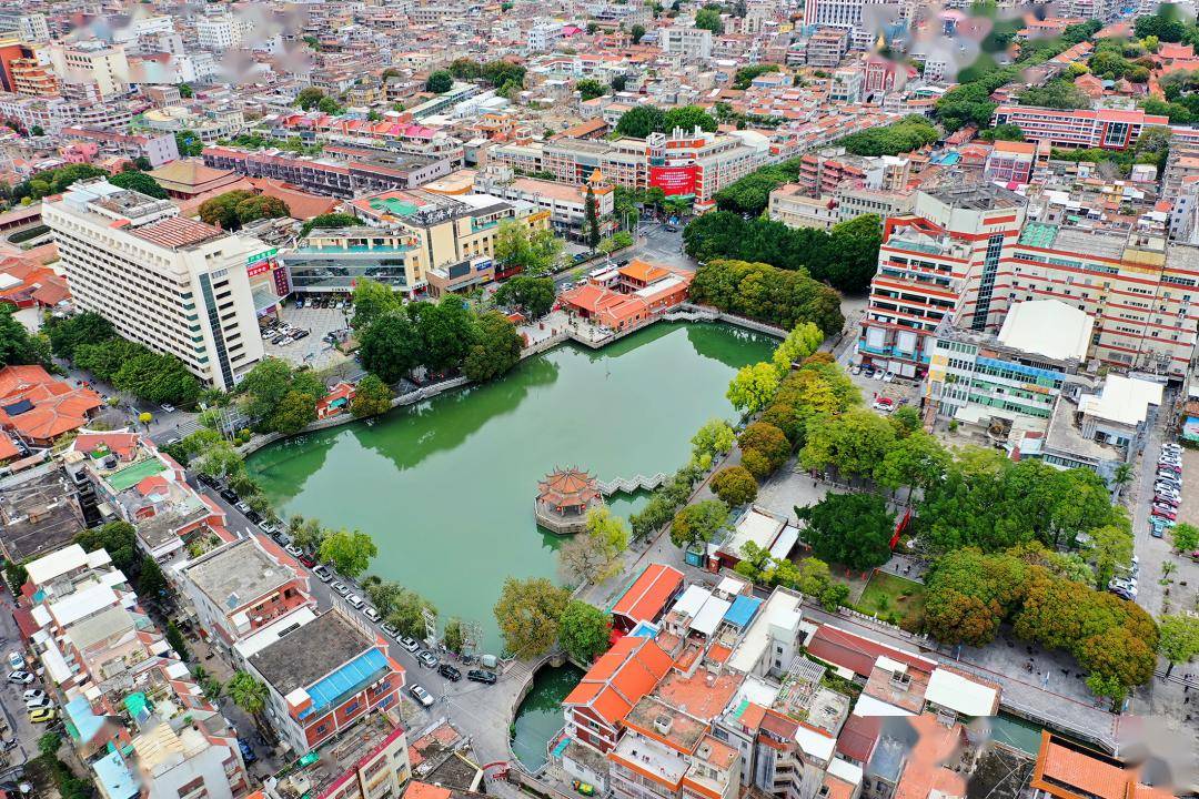 位于百源川池畔的铜佛寺,原名百源庵.