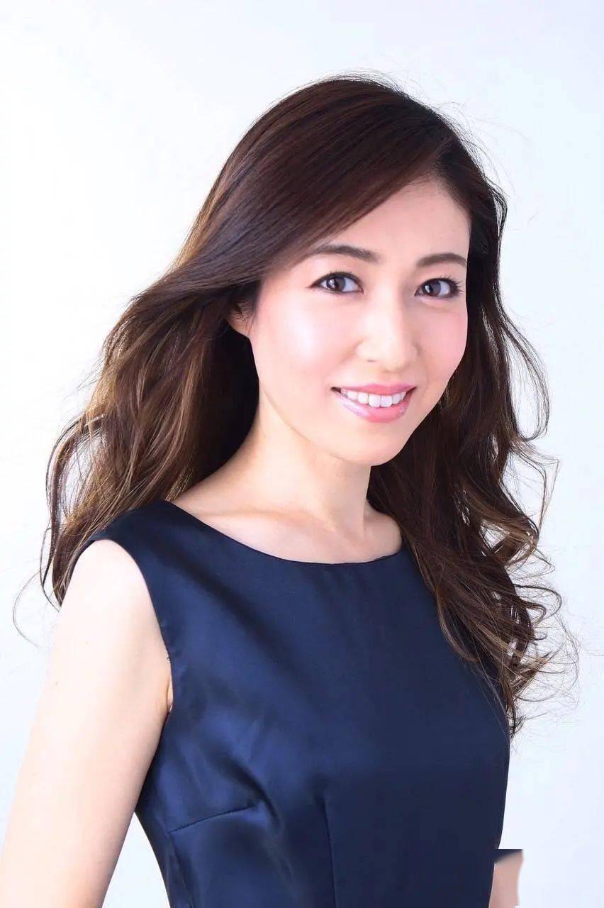 日本演员,歌手1998年—2003年担任宝冢歌剧团花组首席娘役