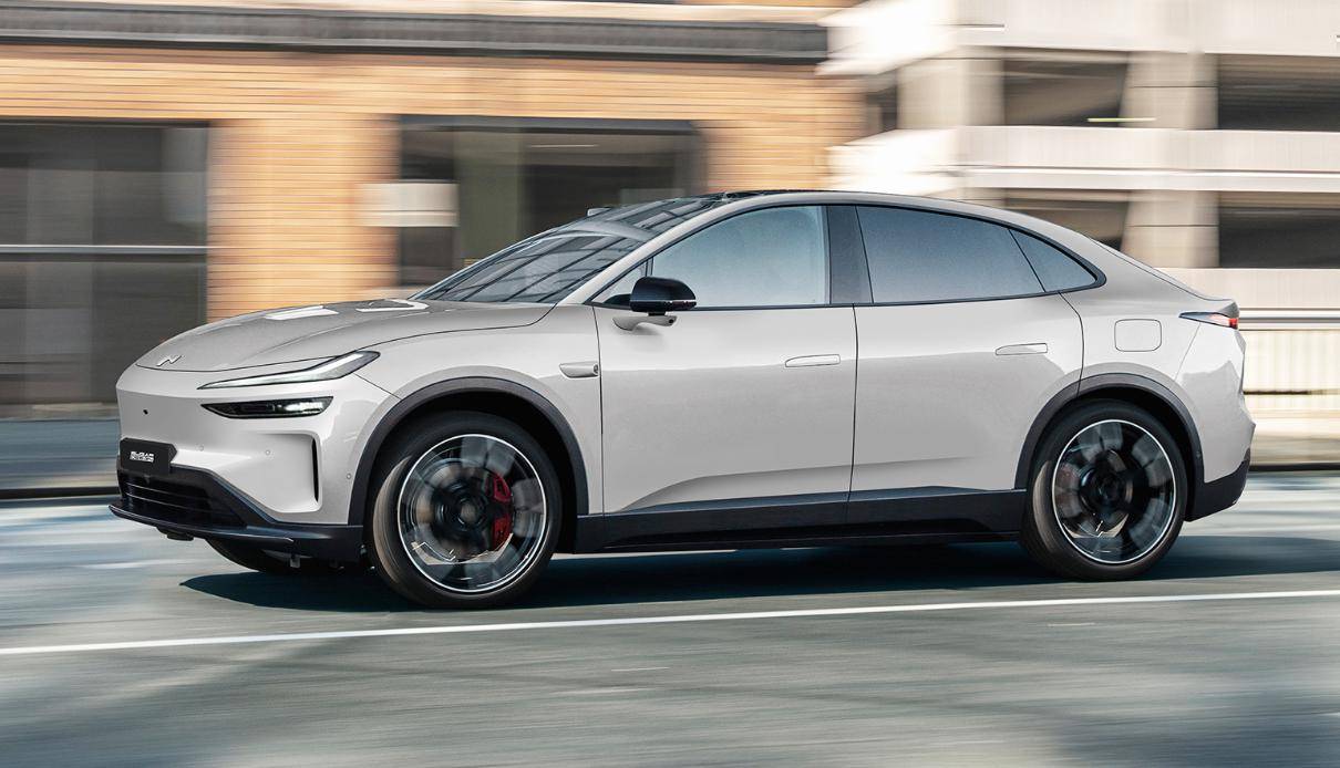 得益于蔚来前期研发投入的积累,nio pilot智能辅助驾驶,换电体系都