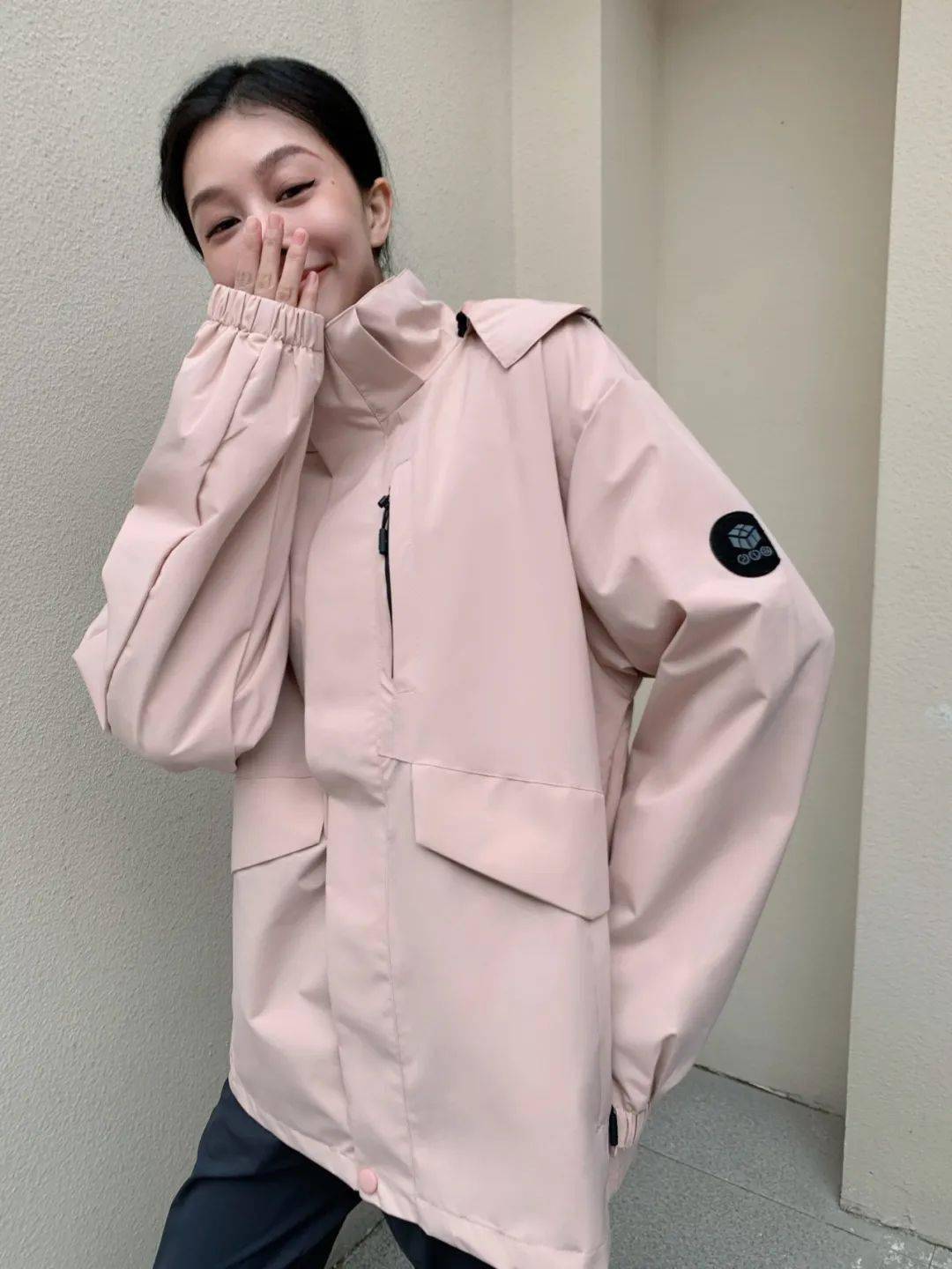 百元拿下某鸟平替冲锋衣,一件搞定三季穿搭,真是打工人最好的医美!