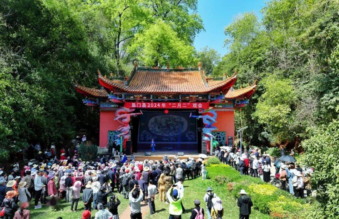 今年,易门县文化和旅游局借助"二月二"传统戏会的影响力,依托"二月二"