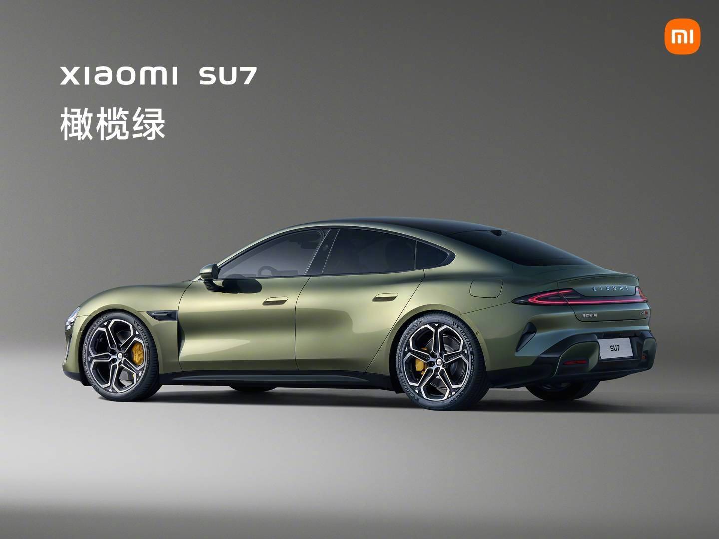雷军晒小米su7实拍图,橄榄绿金属漆:同事用小米14pro拍的_汽车_发布会
