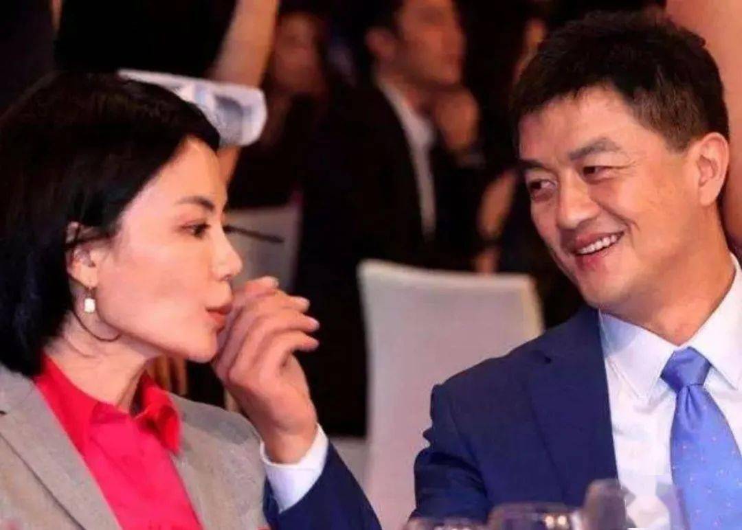 李亚鹏发一条微博对王菲发出警告你要不要脸别连累我一家人